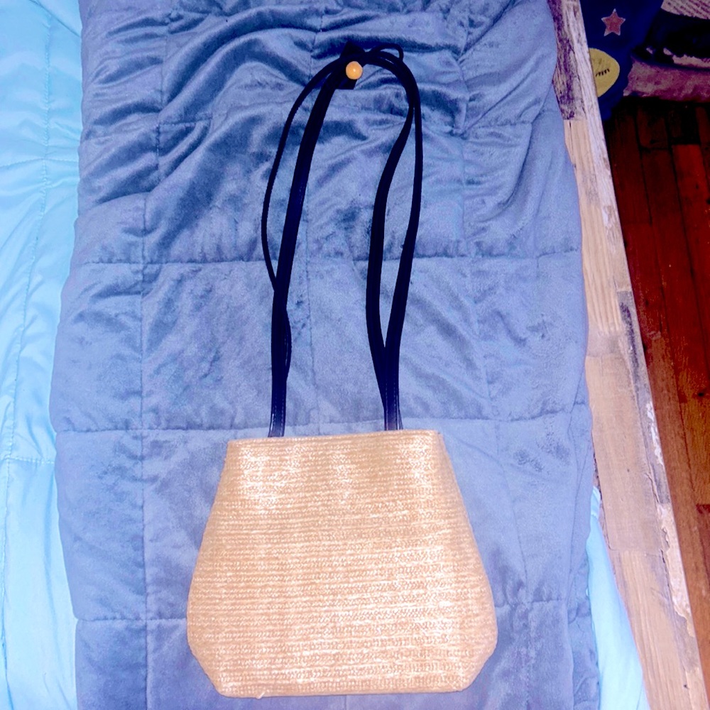 Liz Claiborne Crazy Horse Woven Straw Bag 🐴🩷
